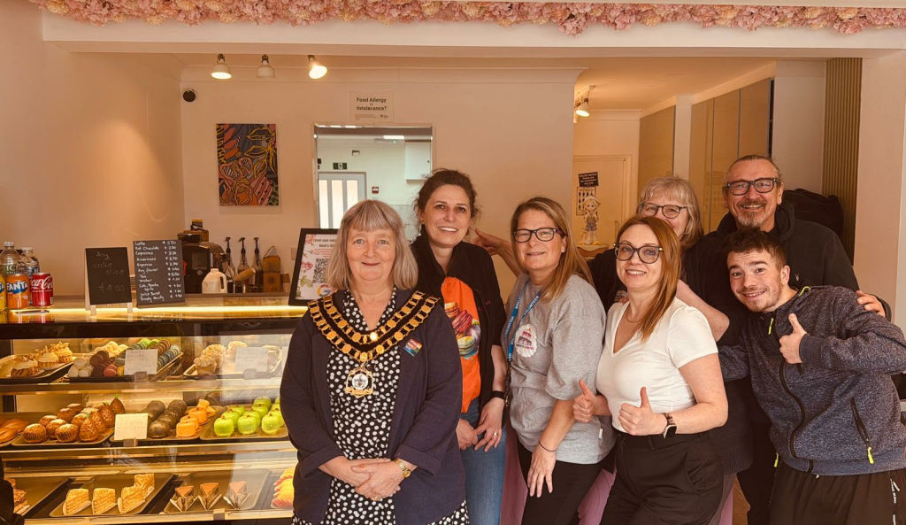 Chatty Cafe Brings Community Together at Oana’s&nbsp;Cakes